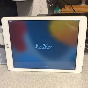 Apple iPad White Front Silver Edge Tablet
